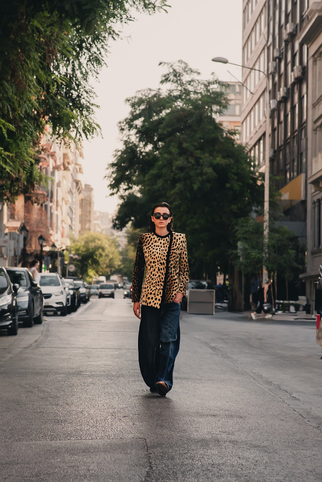 VESTE ASYMÉTRIQUE EN VELOURS IMPRIMÉ ANIMAL