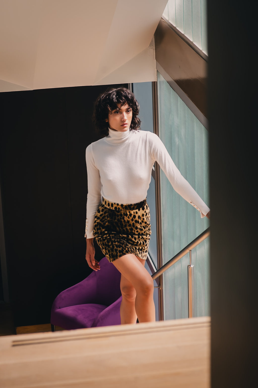 JUPE COURTE AJUSTÉE IMPRIMÉ ANIMALIER