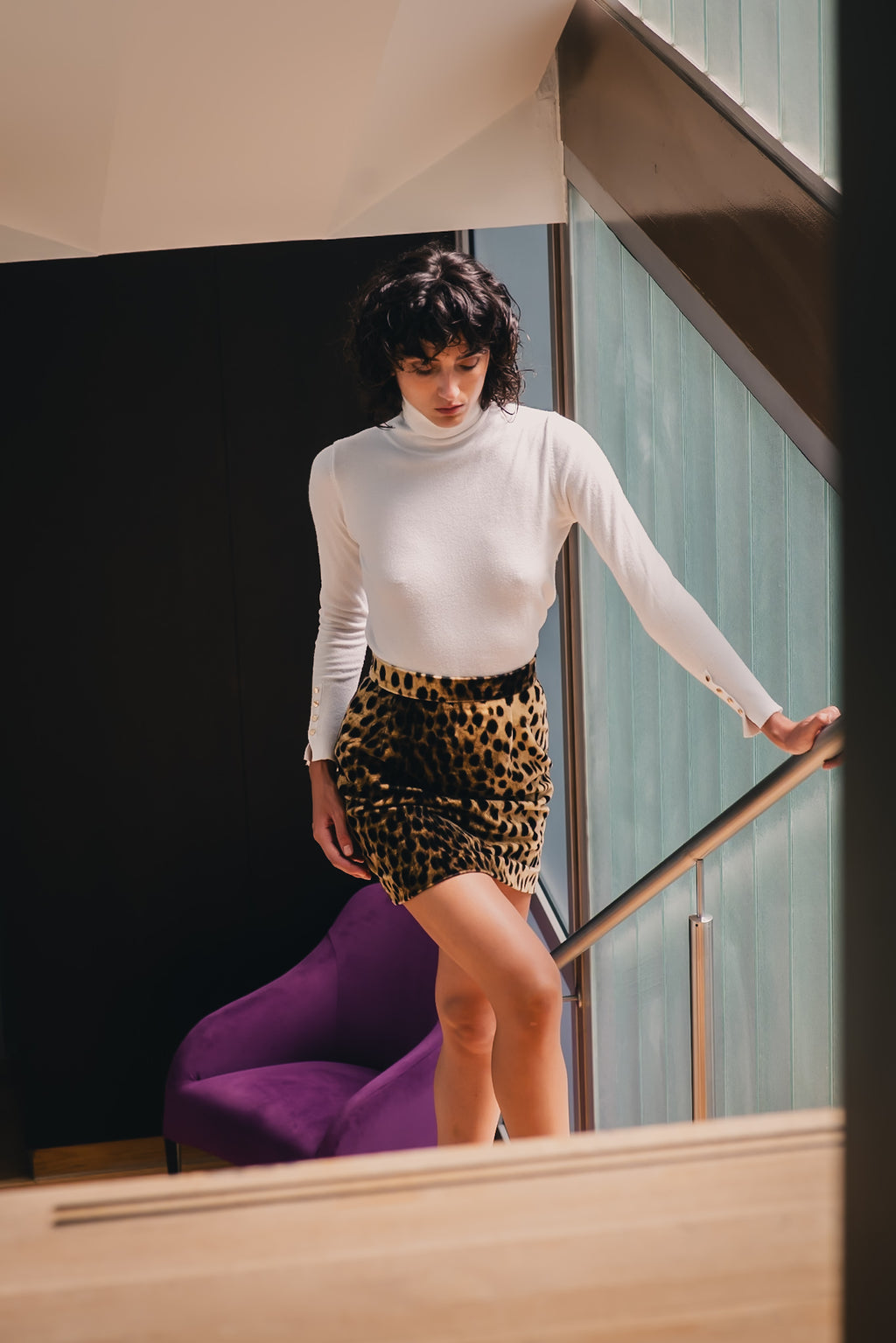 JUPE COURTE AJUSTÉE IMPRIMÉ ANIMALIER